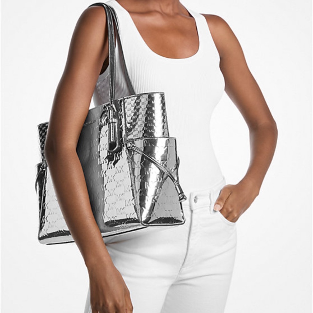 MICHAEL KORS Voyager Large Patent Logo Debossed EW Shoulder Tote Bag
Silver
NWT - Picture 14 of 16